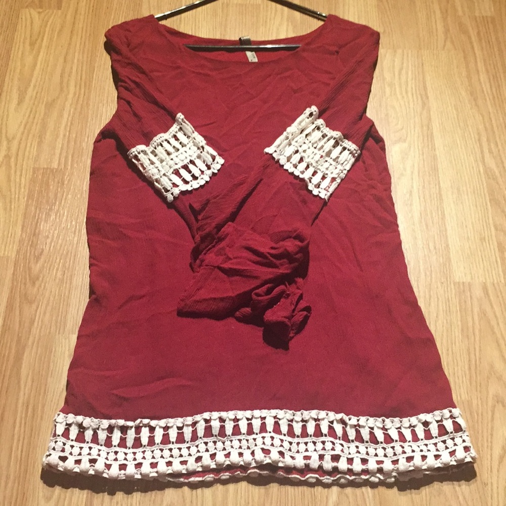 A women’s medium dress